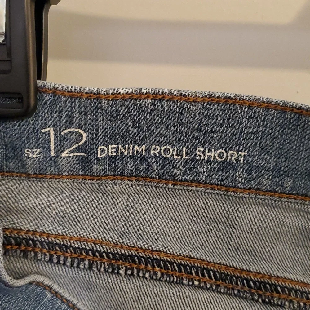 Loft Midrise Jean Shorts Size 12 - Picture 3 of 8